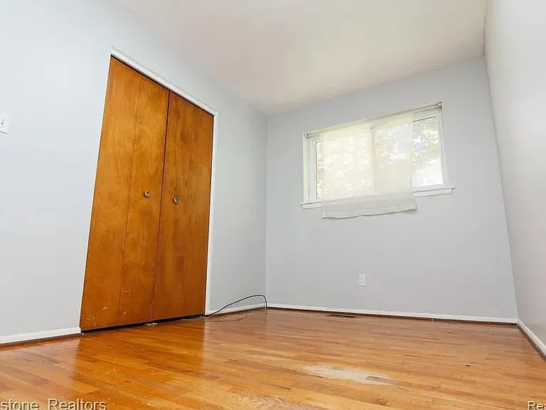 24320 Cunningham Ave — Photo 7