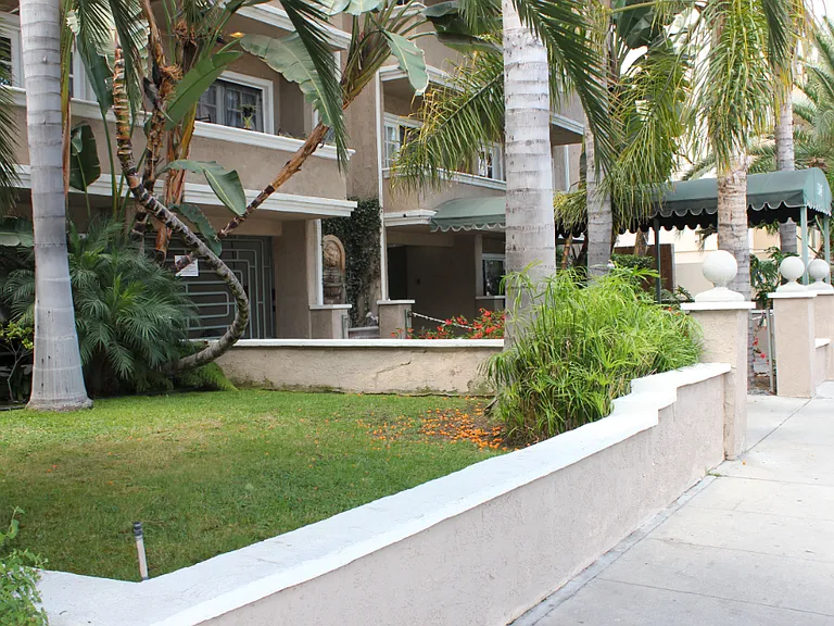 N Fuller Ave — Photo 4