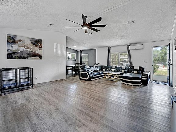 3rd image of 12845 Casa Bianca Ave