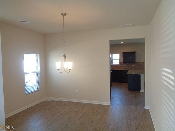 5th image of 530 Oak Terrace Dr