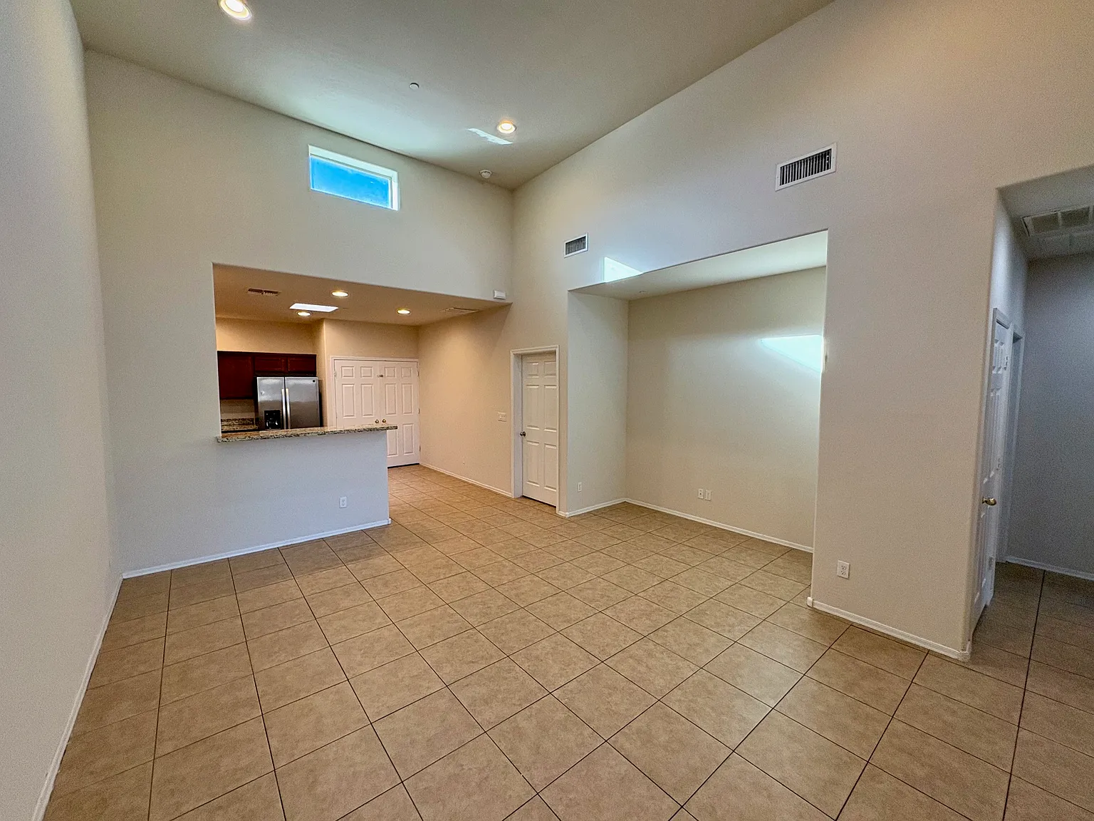 3 bed, 1241 sqft, $1,550 — Photo 4