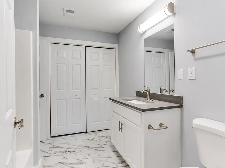 Spring Lake Cove Apartments — Photo 13
