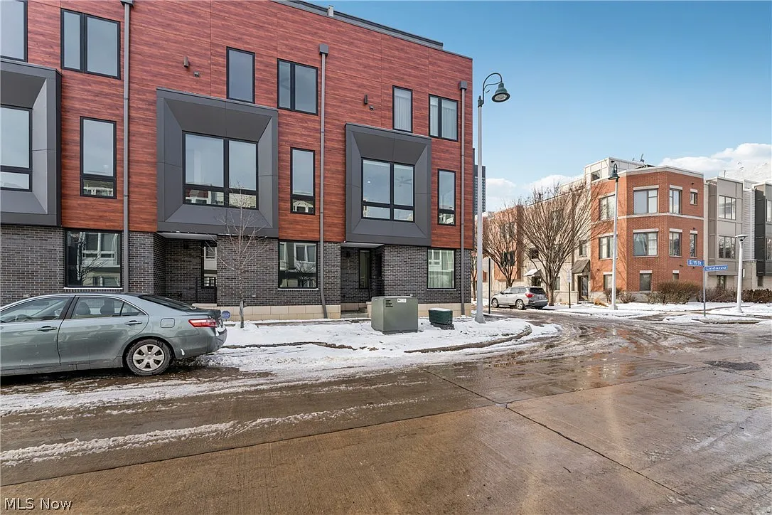 Building Photo - 1440 E 15th St