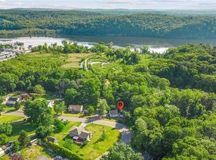 37 Castle View Dr, Chester, CT 06412