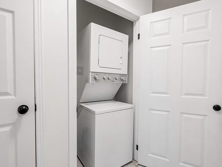 235 Rossmore Ct — Photo 23