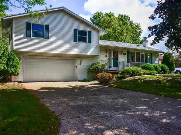 3010 N Peach Tree Ln, Appleton, WI 54911