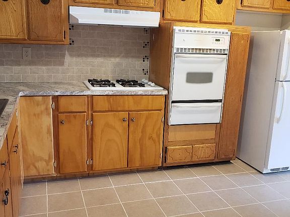 3rd image of 756 E 83rd St Floor 1