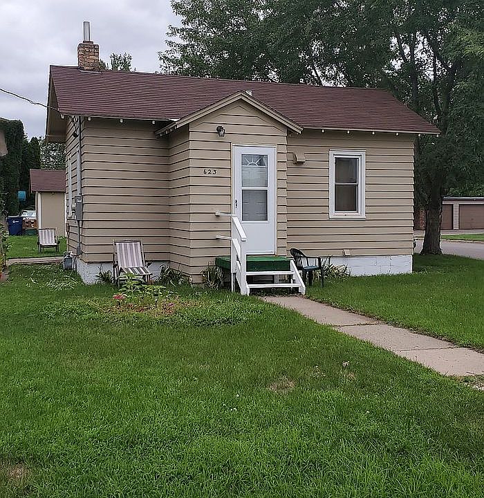 1st image of 623 22nd Ave N