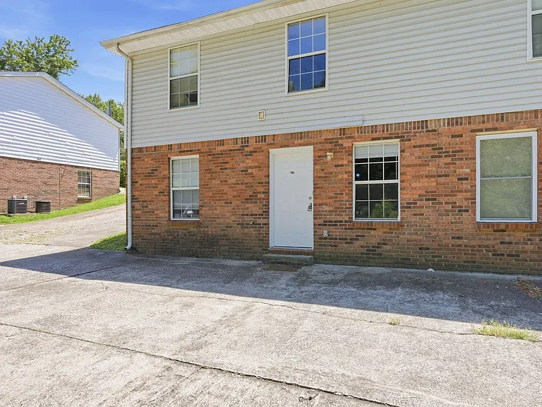 705 Peachers Dr — Photo 16