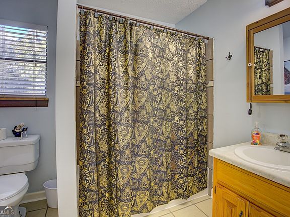 5th image of 233 Elm St
