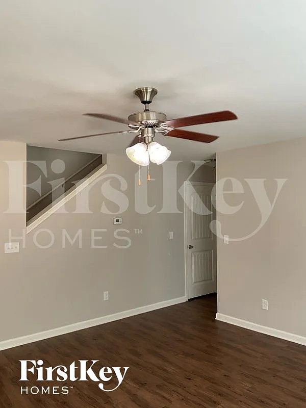 5 bed, 3.0 bath, 2538 sqft, $2,500 — Photo 3