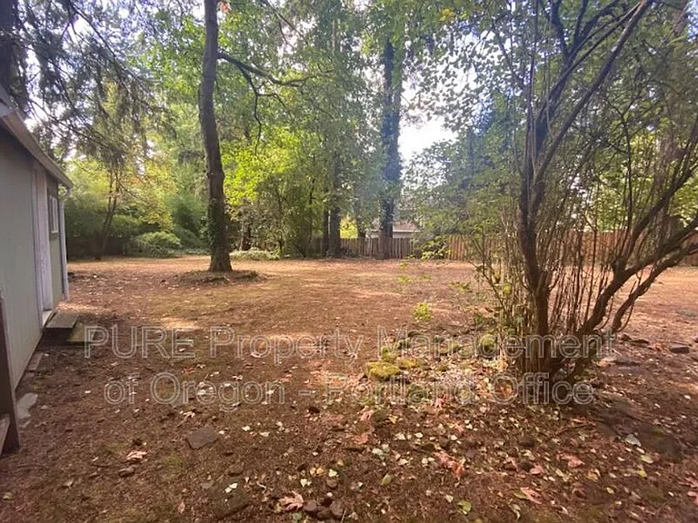 3550 Lake Grove Ave — Photo 6
