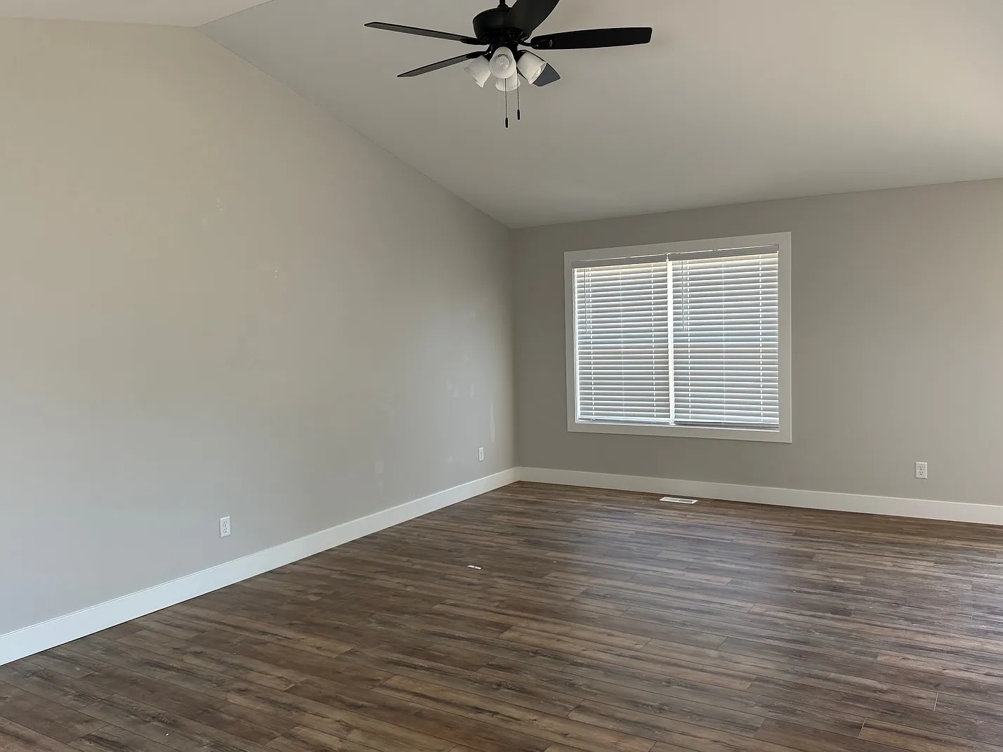 3 bed, 2.5 bath, 1451 sqft, $2,200 — Photo 4