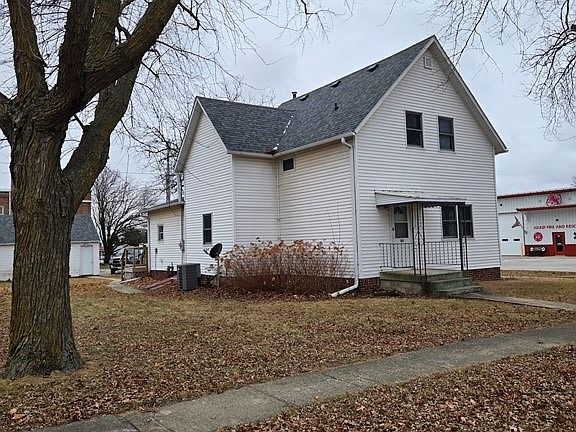 3rd image of 404 Cass St