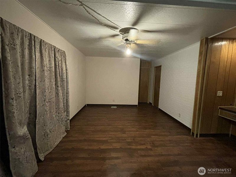 3rd image of 402 W 6th Avenue