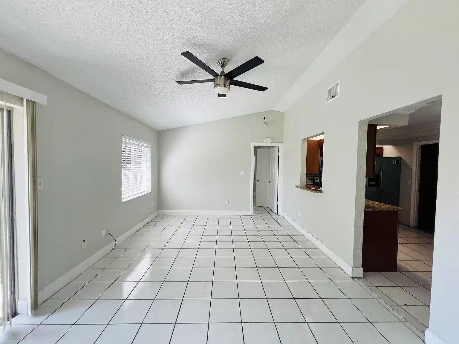3 bed, 1109 sqft, $2,000 — Photo 4