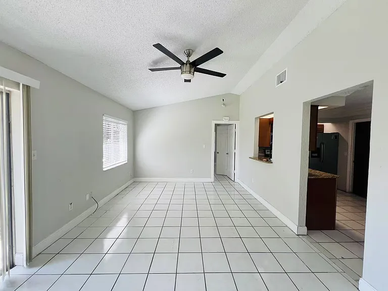 437 Kee St — Photo 4