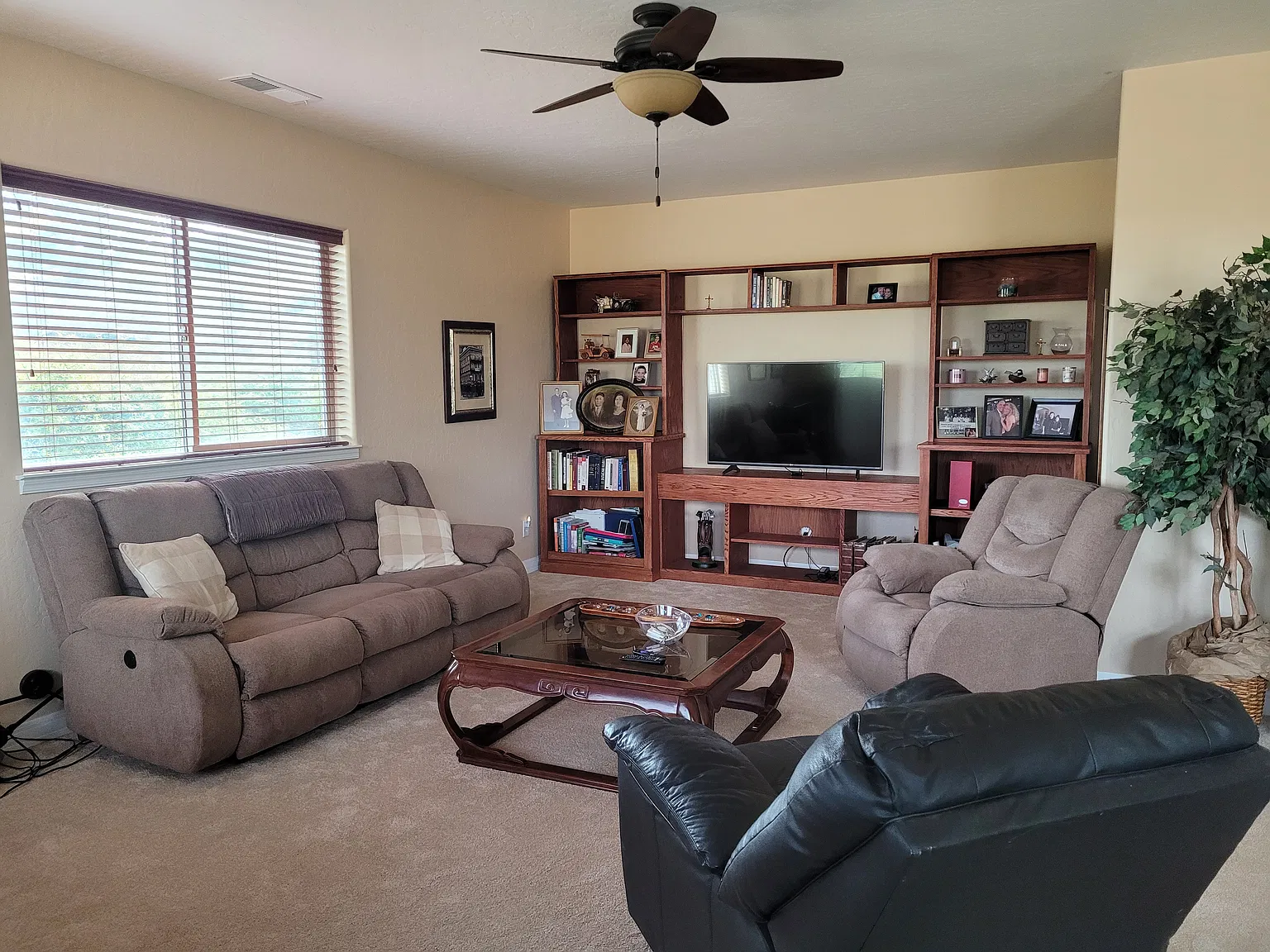 1 bed, 2420 sqft, $1,500 — Photo 3