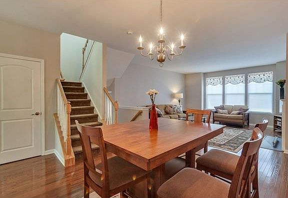 4th image of 2204 Hawthorn Way