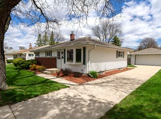2892 S 98th St, West Allis, WI 53227
