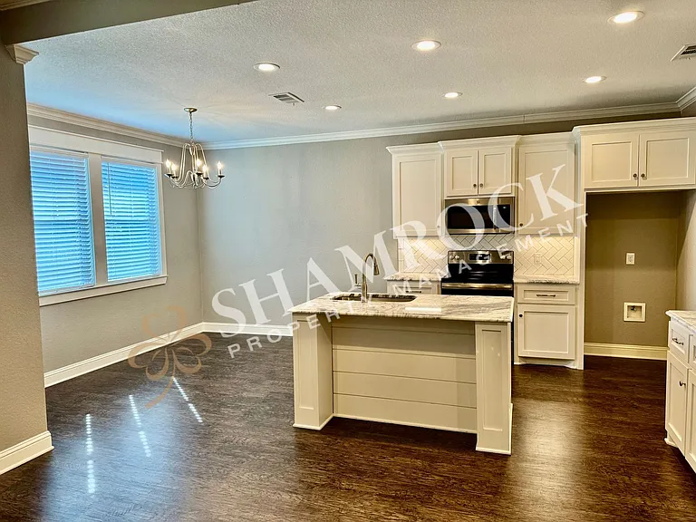 10305 T Bury — Photo 4
