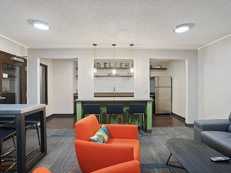 2800 Girard Apartments — Photo 13