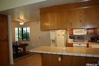 4th image of 3420 Estate Dr