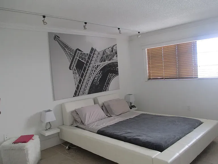 7601 Byron Ave — Photo 10