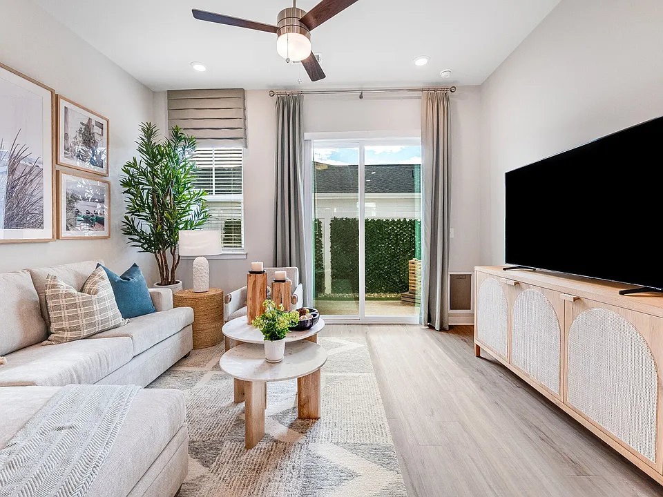 Yardly Mount Dora apartments community photo