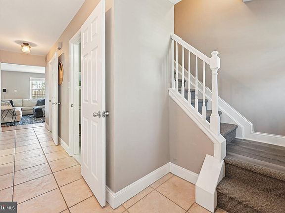 4th image of 16 Winchester Ct