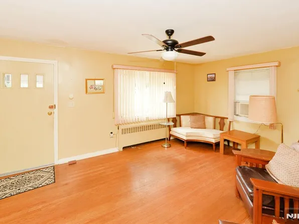 151 Hickory Ave, Bergenfield, NJ 07621