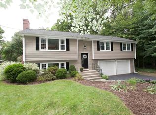 12 Glendale Rd, Avon, CT 06001