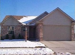 23653 Lindsey Dr, Flat Rock, MI 48134