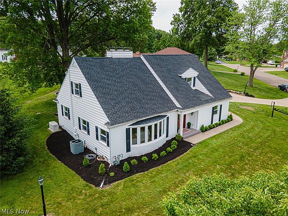 5th image of 1691 Knob Hill Dr