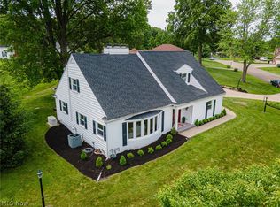 1691 Knob Hill Dr, Coshocton, OH 43812