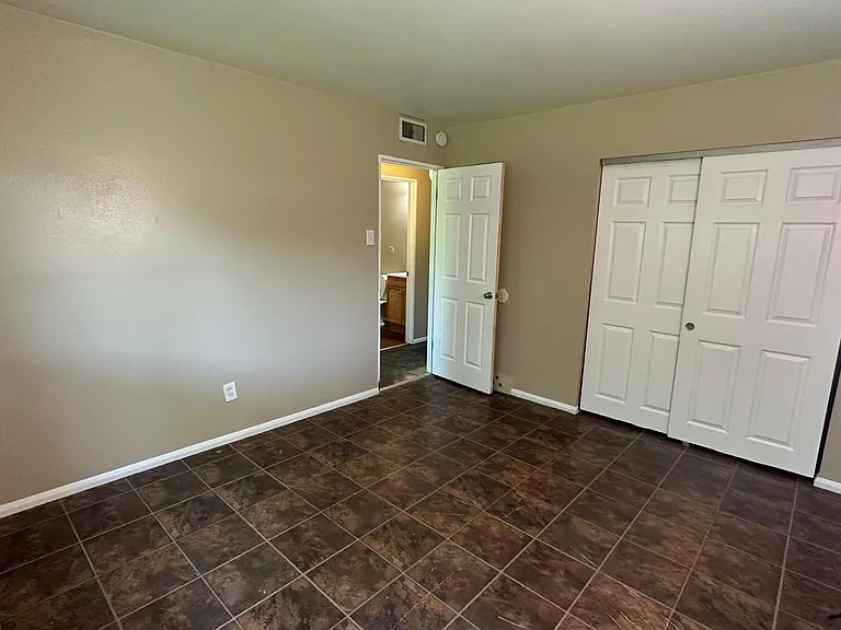 805 Southwell Ln #805 — Photo 14