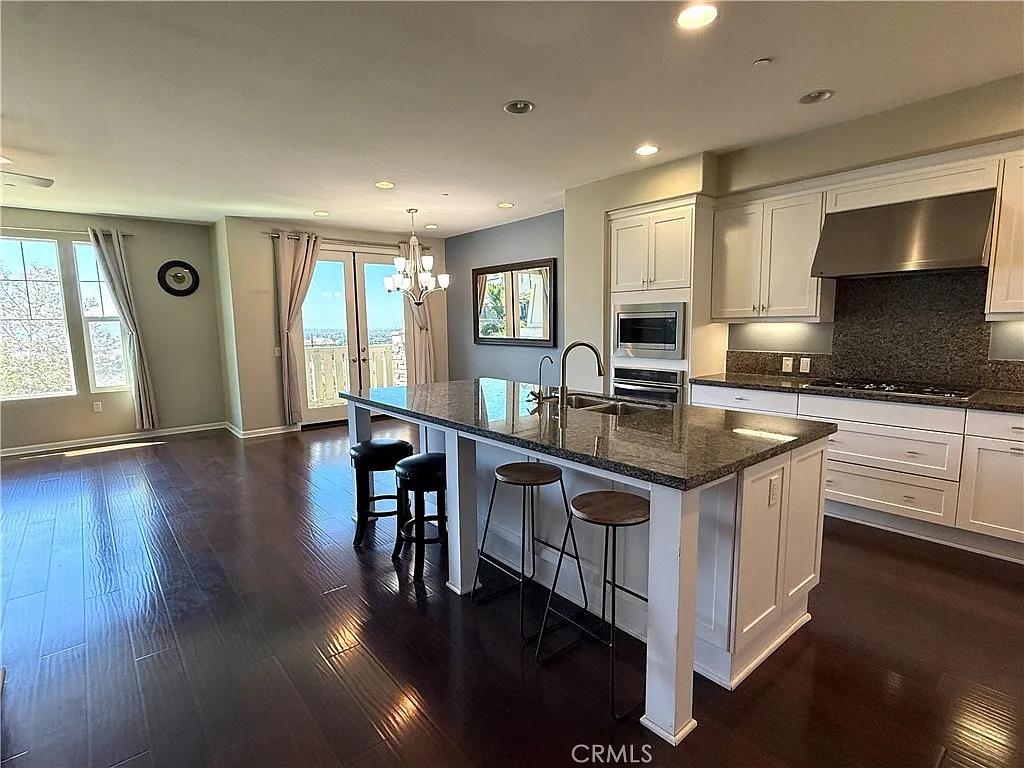 4 bed, 3.5 bath, 2817 sqft, $4,750 — Photo 4