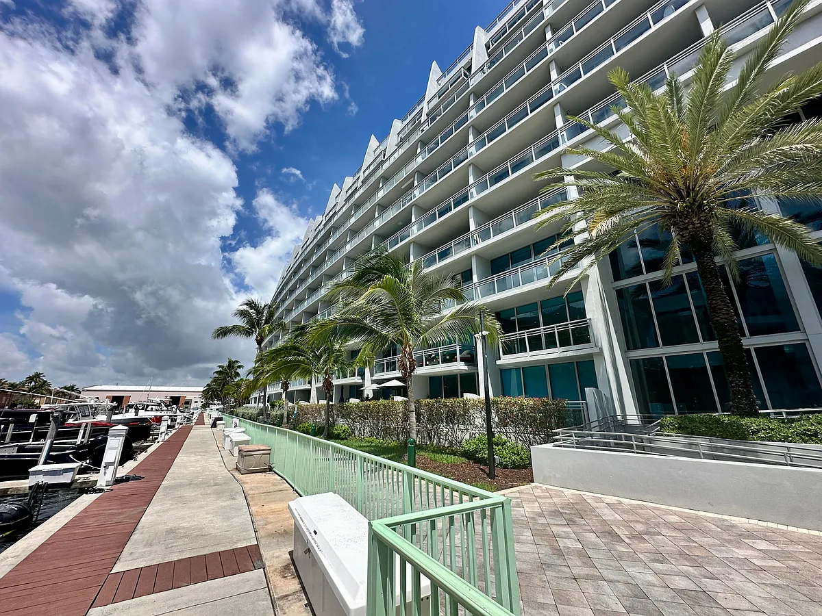 Photo 2 of 47 - 2950 NE 188th St #225 - Aventura, FL Building Photo - 2950 NE 188th St #225