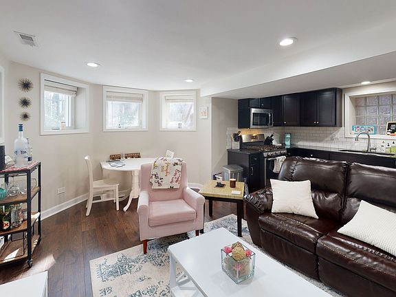 2nd image of 1016 W Oakdale Ave #G