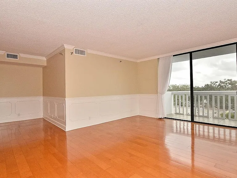 Living room / dining room