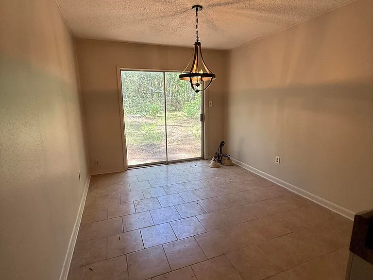 1616 Courtney Dr — Photo 9