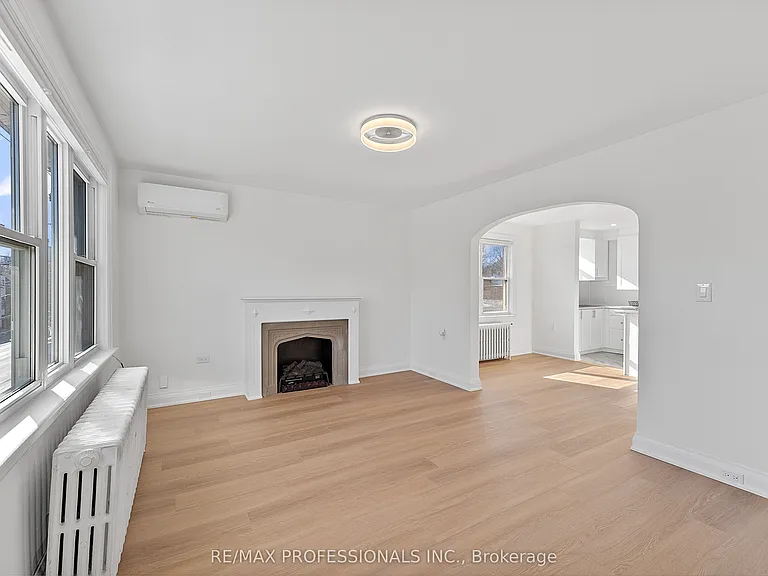 308 Jane St #UPPER — Photo 18