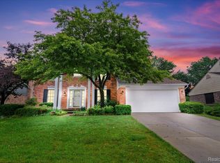 7672 Admiralty Dr, Canton, MI 48187