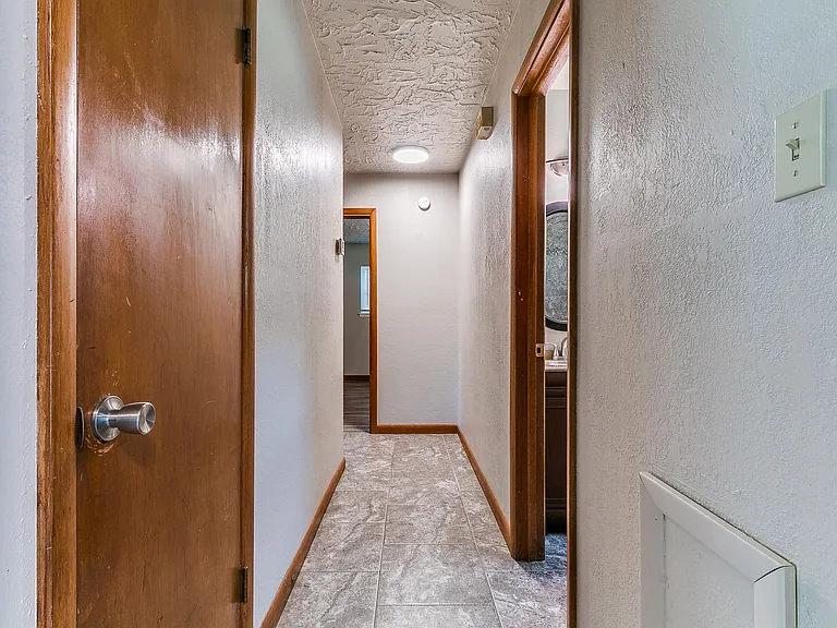 212 S Mercedes Dr — Photo 10