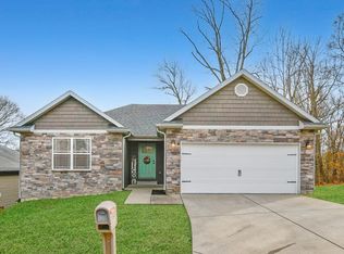 5132 Hidden Lake Dr, Evansville, IN 47712