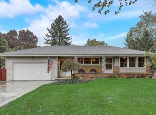 19160 Brookdale Dr, Brookfield, WI 53045