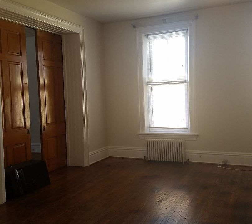 1st image of 211 W Franklin St APT 1