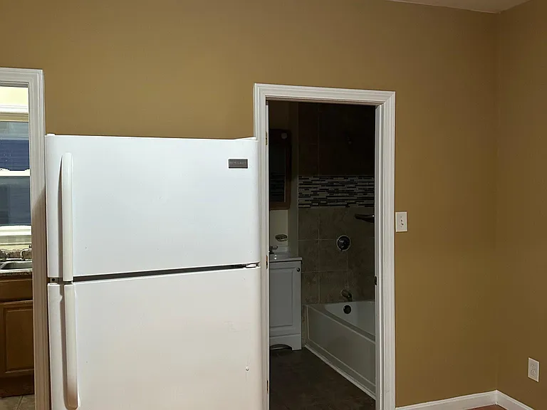 1198 N Main St #1 — Photo 5