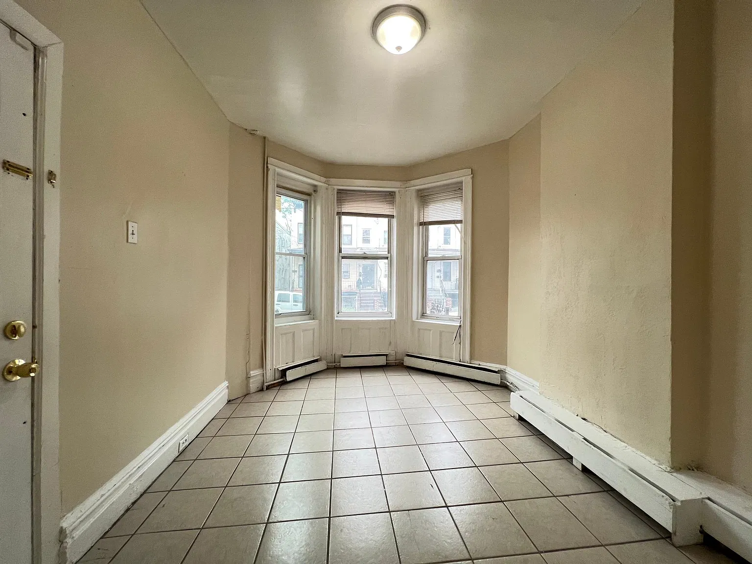 38 Bartholdi Ave — Photo 4