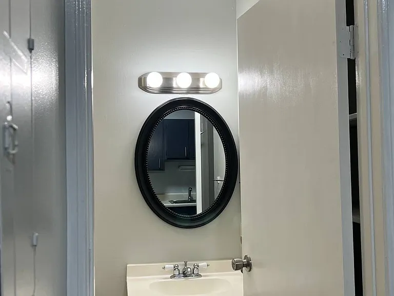 13 N College St #4 — Photo 4